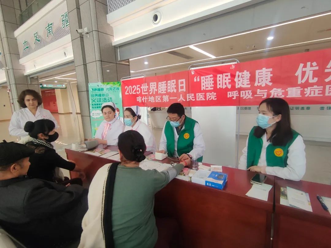 国区义诊照片.jpg 国区义诊照片.jpg